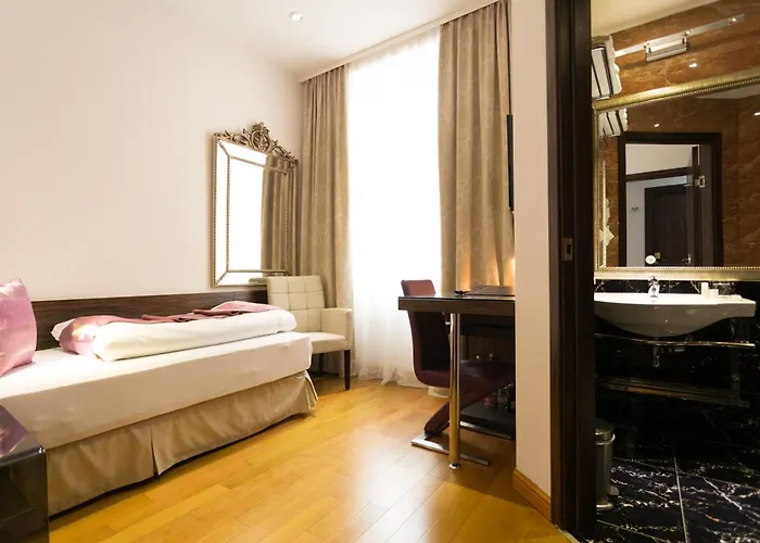 Western Arcadia Hotel