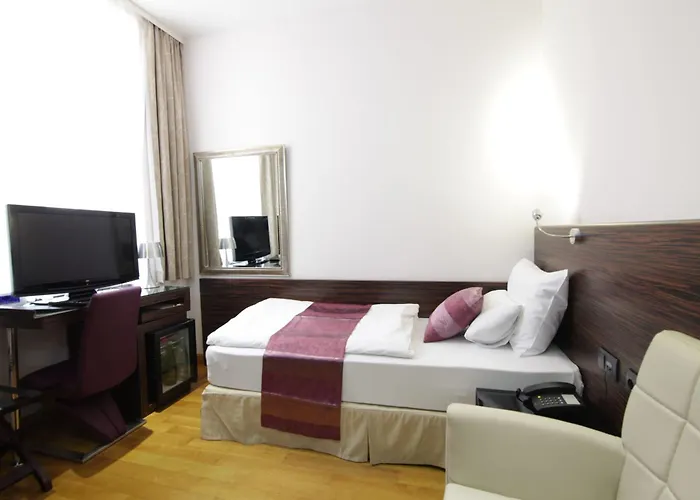 Western Arcadia 4*